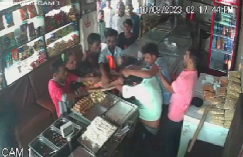 Youth beats Bilaspur hotel manager, video goes viral