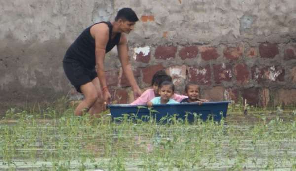 Colonies remained submerged in waterlogging, administration kept sweating on VIP tour...see pictures