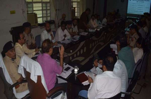 Colonies remained submerged in waterlogging, administration kept sweating on VIP tour...see pictures