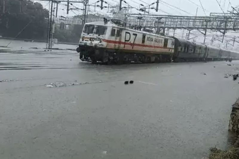 9 trains cancelled 16 diverted due to waterlogging on tracks in Moradabad