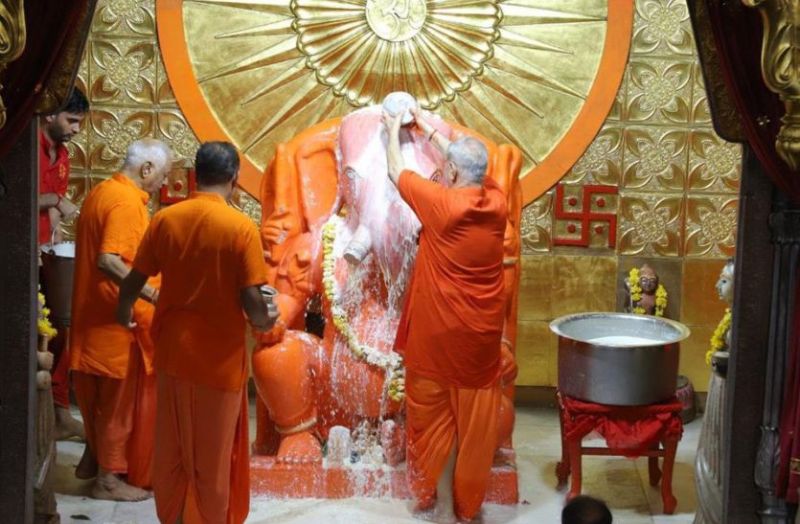 panchamrit_abhishek_in_ganesh_temple.jpg