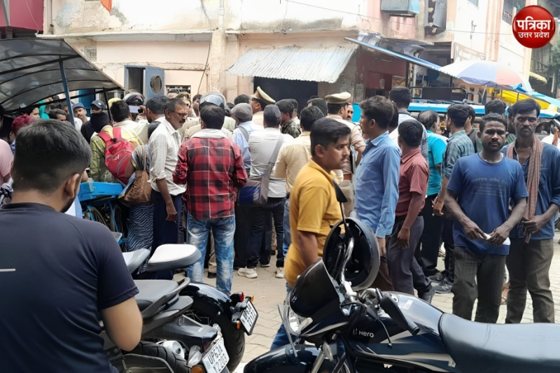 ATM cash van looted in broad daylight in Mirzapur