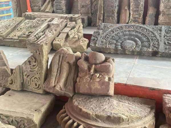 2020 में मंदिर निर्माण के लिए नींव भरे जाने के लिए हुई खुदाई में मिले थे प्राचीन अवशेष