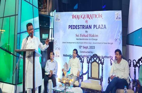 पडेस्ट्रीअन प्लाजा को विकसित करने में तीन साल लग गए। प्लाजा रोजाना सुबह 8 से रात 10 बजे तक खुला रहेगा। सुरक्षा गार्ड प्लाजा में निगरानी रखेंगे और किसी भी तरह का अनाधिकृत अतिक्रमण नहीं होने दिया जाएगा।