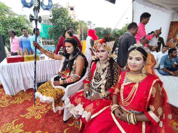  Bull pairs dressed up