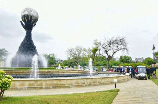 मुख्यमंत्री ने डेढ़ घंटे तक पार्क का किया भ्रमण