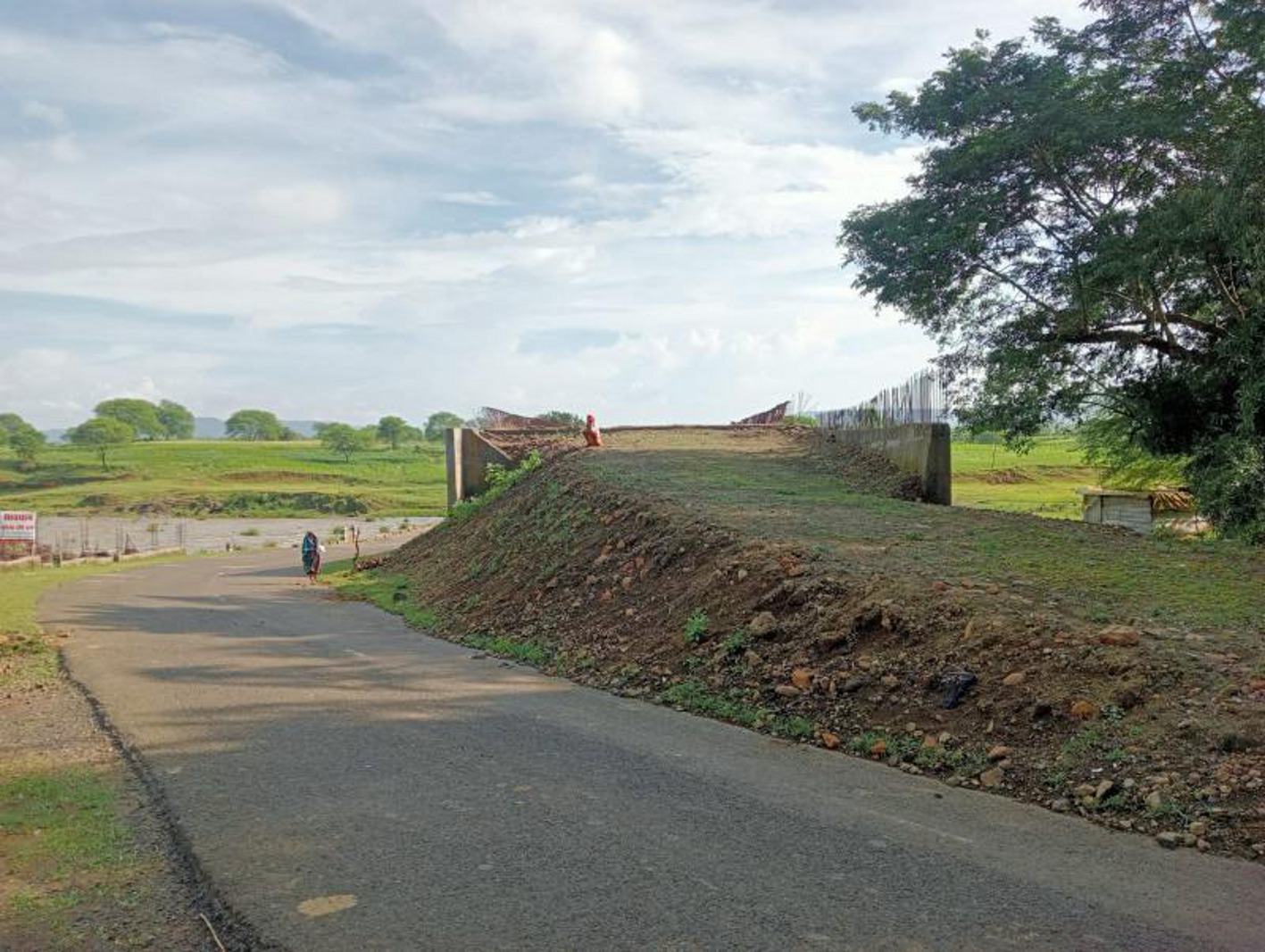 Even after four years, bridge work is incomplete, problems of villagers increased