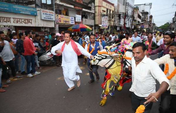 छत्तीसगढ़ के ऐतिहासिक त्योहार पोरा पर्व की रामसागर पारा से इस वर्ष फिर से हुई शुरुआत