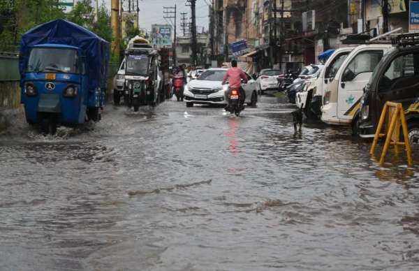 अग्रेसन चौक से तेलघानी नाका चौक रोड़