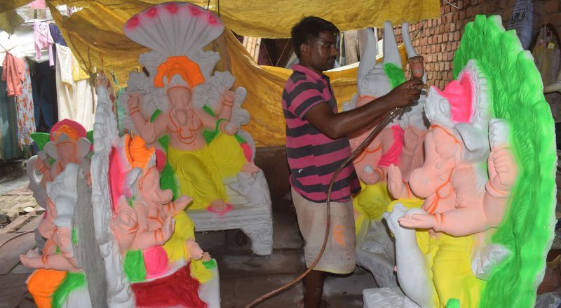 Ganesh Mahotsav: Gajanan painted with colors of emotions, sculptors blooming with hopes