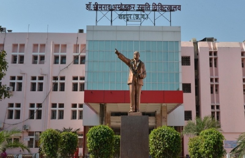 chhattisgarh के डॉक्टरों का करिश्मा, टाइटेनियम प्लेट से बनाई नई पसली, हादसे में घायल शिक्षक की बचाई जान