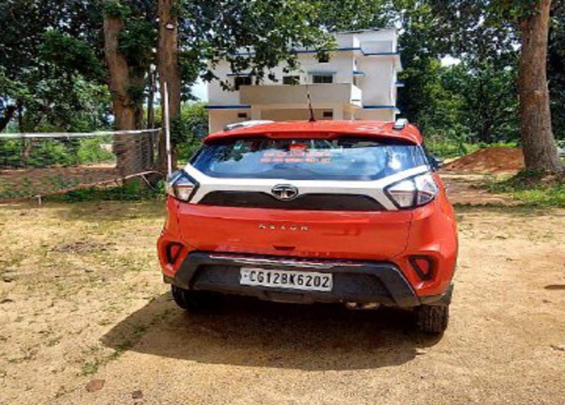 17 lakh seized from car