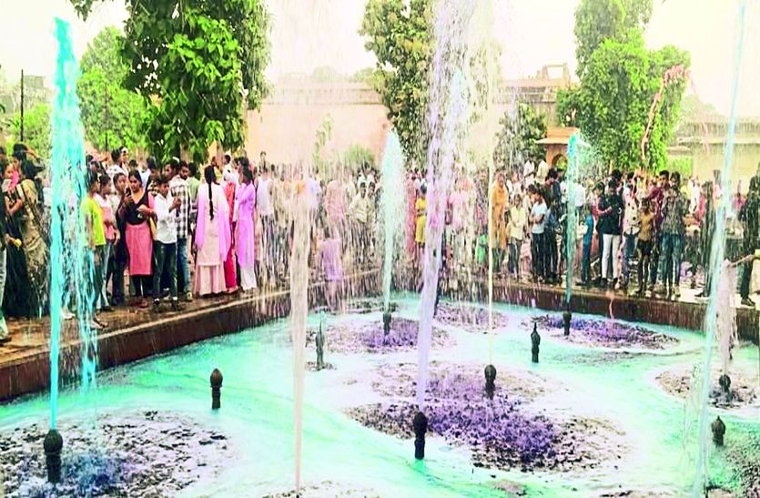 डीग के जलमहल: वर्षों पहले ही स्थापित कर दिए गए थे कलर फाउंटेन, अच्छे-अच्छे इंजीनियर तकनीक को आज भी करते हैं सलाम