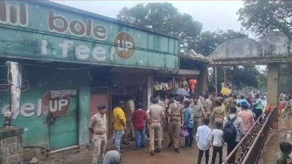 पंचमहाल : पौराणिक तीर्थ स्थल पावागढ़ के मांची में फुटपाथ से हटाया अतिक्रमण