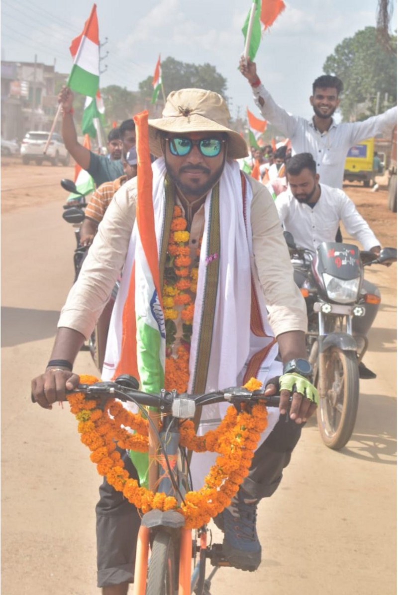 गांव के इस युवक में दिखा गजब का जनून, प्रकृति संरक्षण का संदेश देने साइकिल से तय किया 7497 किमी का सफर
