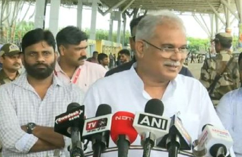 CG Election 2023 : हैदराबाद में बन रहा कांग्रेस का खास प्लान, CM बघेल हुए रवाना, मीडिया से की बात, कहा— पीएम मोदी फिर झूठ परोसकर चले गए..