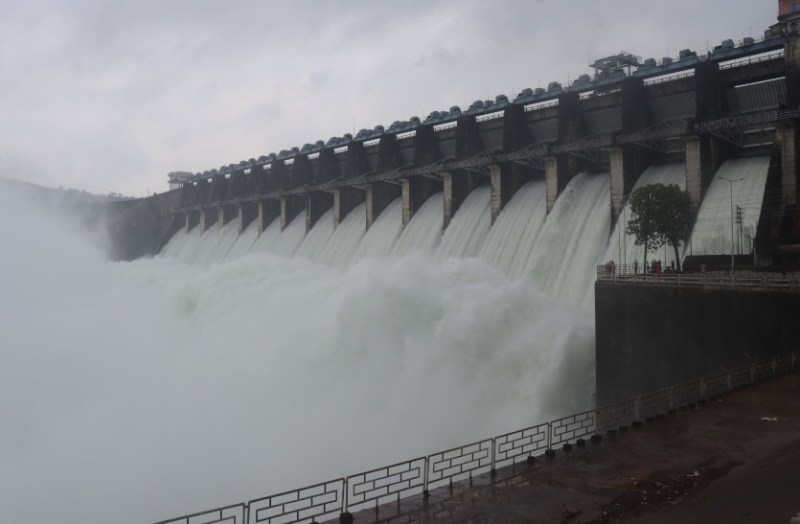 mahi_dam_all_gate_open.jpg
