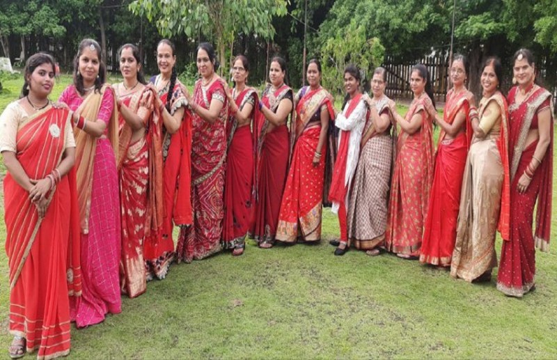 तीज मिलन: बेटी बचाओ मंच के आयोजन में जुटीं महिलाएं, मेहंदी सजाओ, व्यंजन बनाओ क्विज में दिखाई प्रतिभा