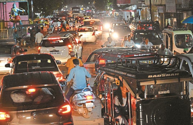 Roads in Raipur - signals are bad and challans are being issued.