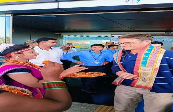 छत्तीसगढ़िया अंदाज में विदेशी मेहमानों का स्वागत