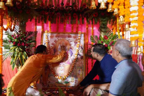 भगवान विश्वकर्मा की भव्य झांकी का दर्शन