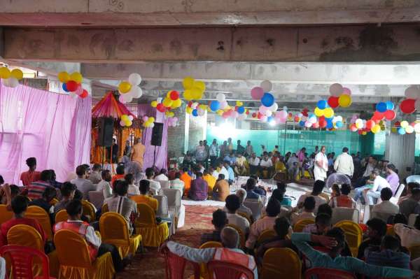 विधि विधान पूर्वक भगवान विश्वकर्मा का पूजन अर्चन