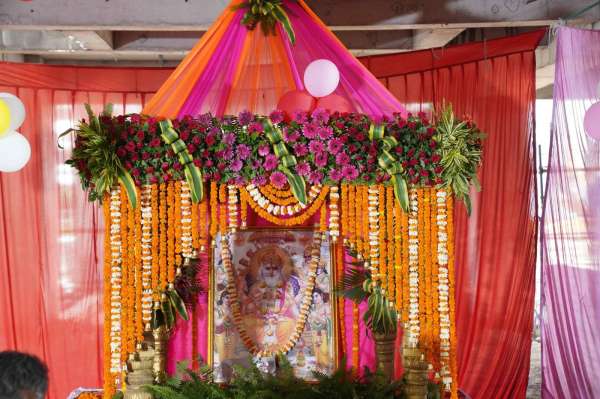 भगवान विश्वकर्मा की भव्य झांकी का दर्शन