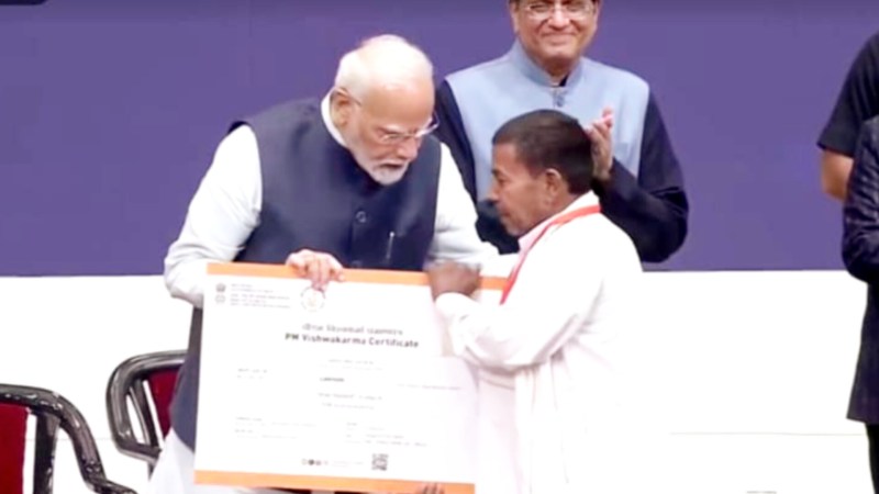 Kanpur: कानपुर देहात के लाखन को प्रधानमंत्री ने किया सम्मानित, पत्नी बोली नहीं है खुशी का ठिकाना