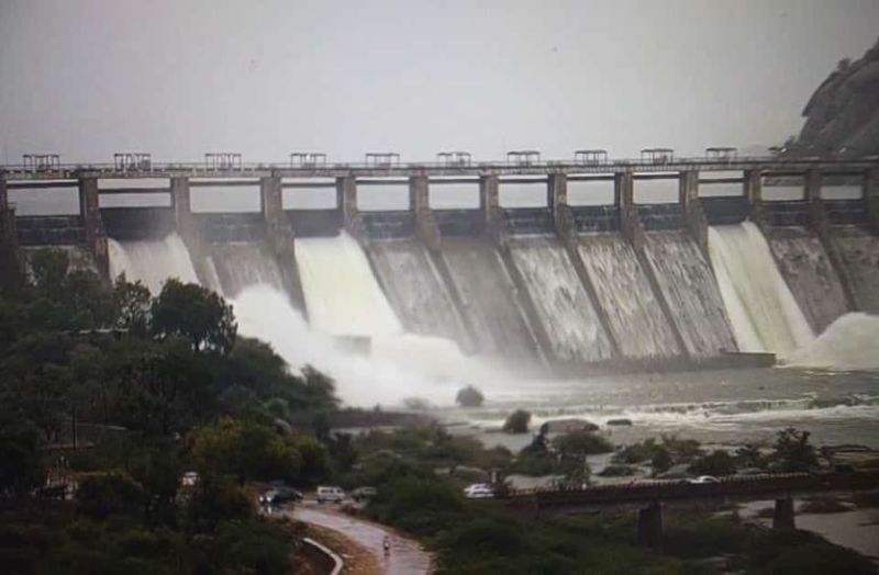 जवाई नदी के बहाव में फंसी चार जिंदगी, एसडीआरएफ की टीम ने रेस्क्यू कर बचाई जान