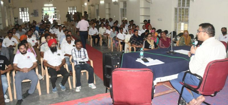 बॉर्डर एरिया में सतर्कता व नशे के खिलाफ जागरुकता लाएं, युवाओं को जोड़े