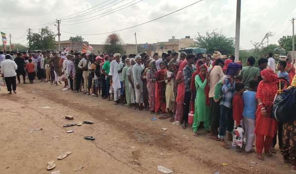  मुख्य मार्गों पर लगा है रेला