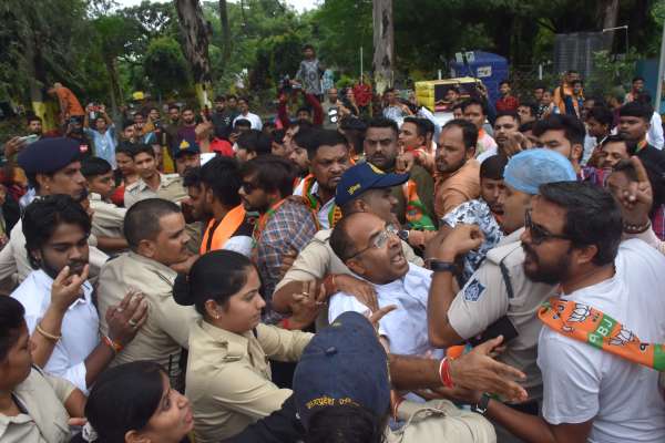 heated-clash-between-bjp-and-congress