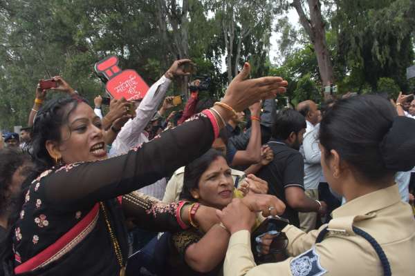 heated-clash-between-bjp-and-congress