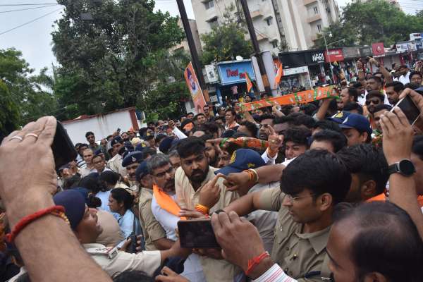 heated-clash-between-bjp-and-congress