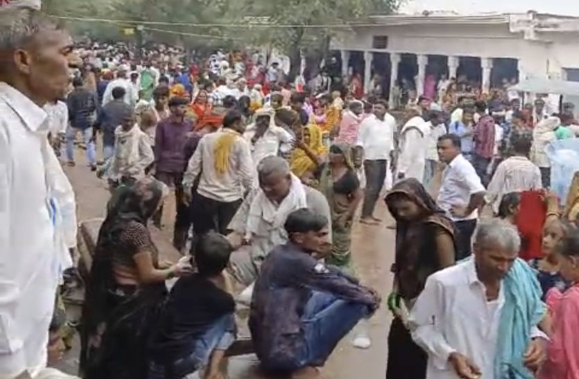 The temple complex echoed with the cheers of Babu Maharaj, there was a crowd of devotees throughout the day.