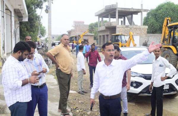 नगर परिषद ने हटाए अतिक्रमण