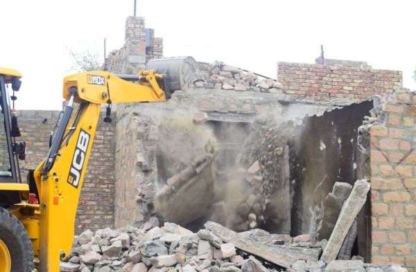 नगर परिषद ने हटाए अतिक्रमण