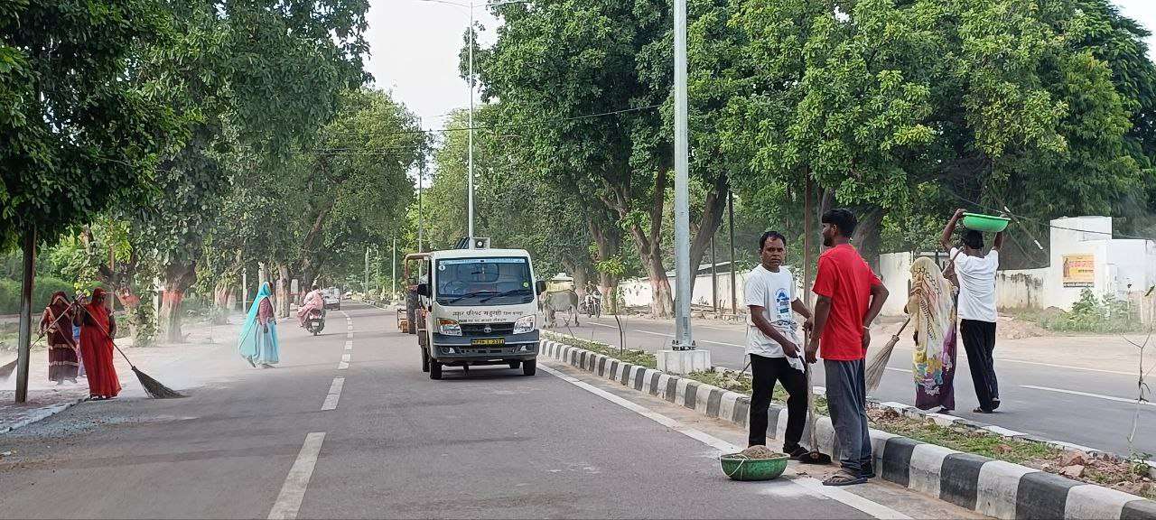 खजुराहो नगर में चलाया गया विशेष सफाई अभियान