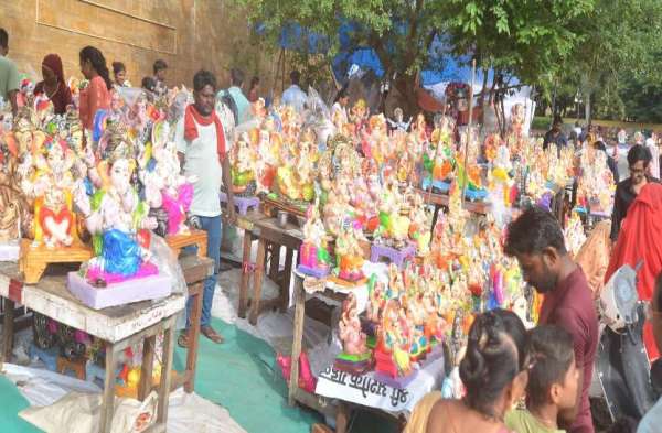 घर में पधारो गजाननजी, म्हारे घर में पधारो...देखिए तस्वीरें 