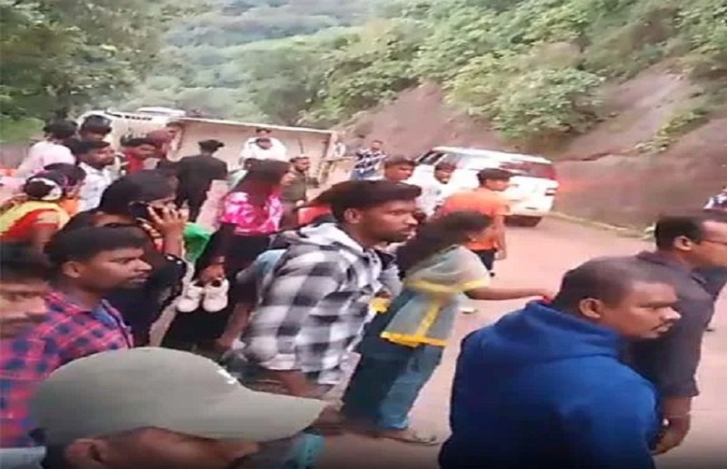 दांतेवाड़ा में हादसा... यात्रियों से भरी पिकअप पलटी, 20 लोग हुए घायल, 4 की हालत गंभीर