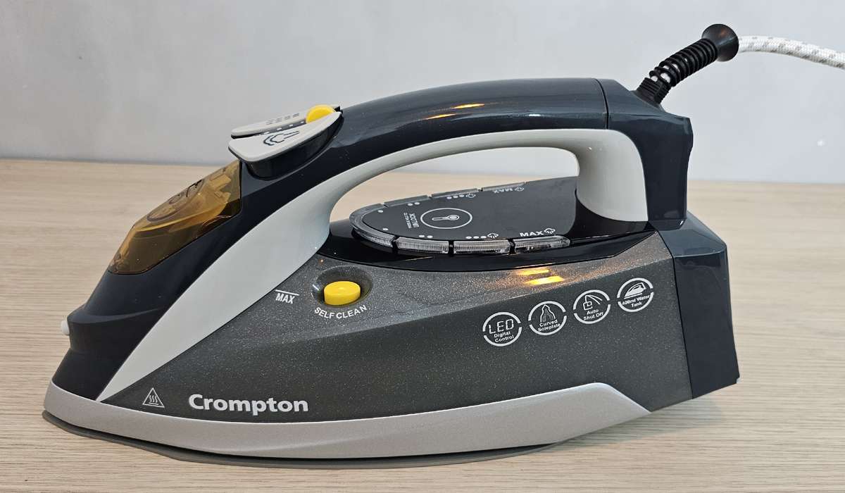Crompton Steam iron 