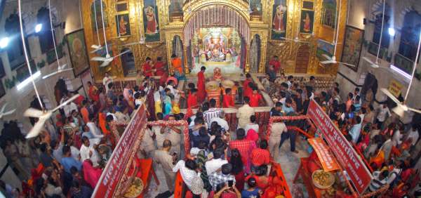 Devotees of Moti Dungri Ganeshji gathered, queues formed