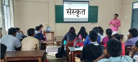 ईरान, नेपाल और बांग्लादेश के मुस्लिम स्टूडेंट्स भी पढ़ेंगे संस्कृत, 311 ने लिया संस्कृत पाठ्यक्रमों में प्रवेश
