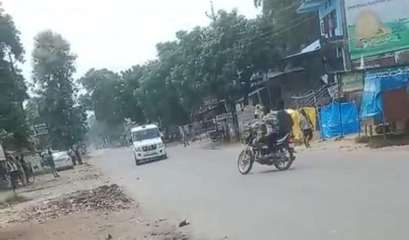 गोरखपुर में राज्यपाल की सुरक्षा में बड़ी चूक: काफिले में चकमा देकर घुसे बाइक सवार स्कोर्ट से टकराये