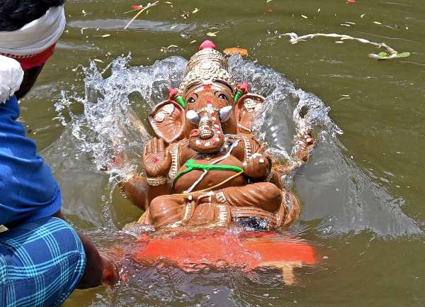 ganesha_idols_immersion.jpg