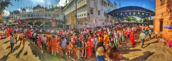 Devotees of Moti Dungri Ganeshji gathered, queues formed