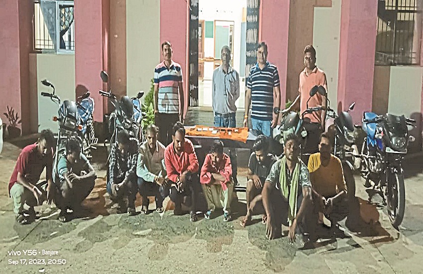 9 gamblers including sarpanch arrested in Kawardha