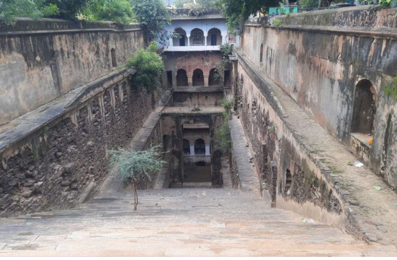 old_stepwell_in_rajasthan.jpg