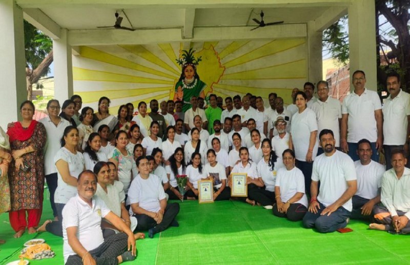 विधायक व आयोग अध्यक्ष ने किया शुभारंभ, नवजीवन सोसाइटी में अब हर दिन होगा नियमित योगाभ्यास