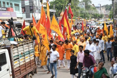 गाजे-बाजे के साथ रथ पर सवार होकर निकले खाटू वाले श्याम बाबा